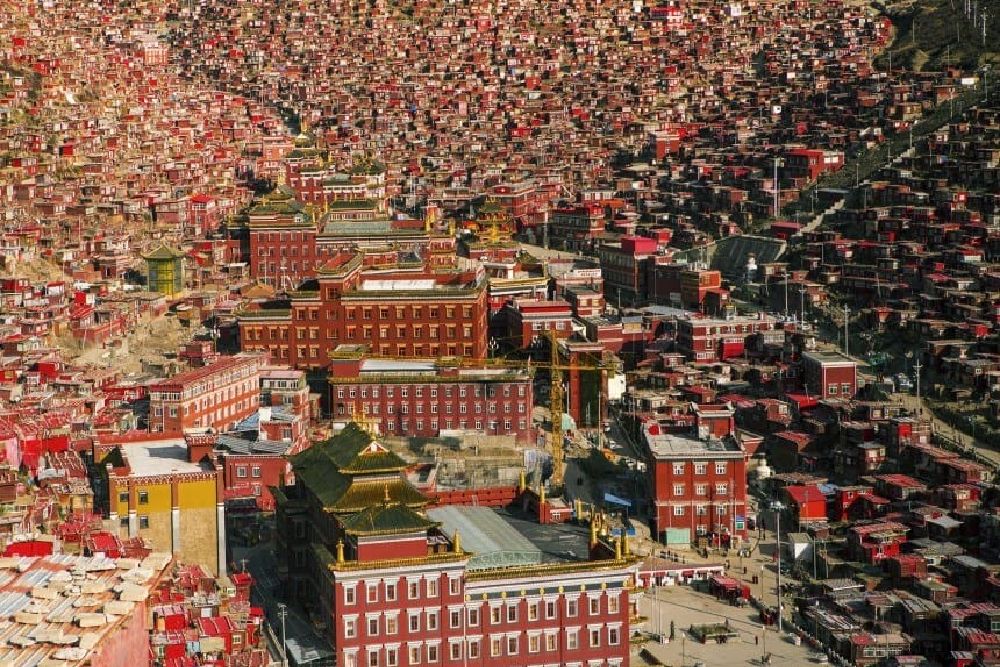 Tibet_red_village