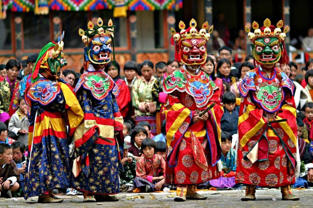 bhutan_colourful_dresses