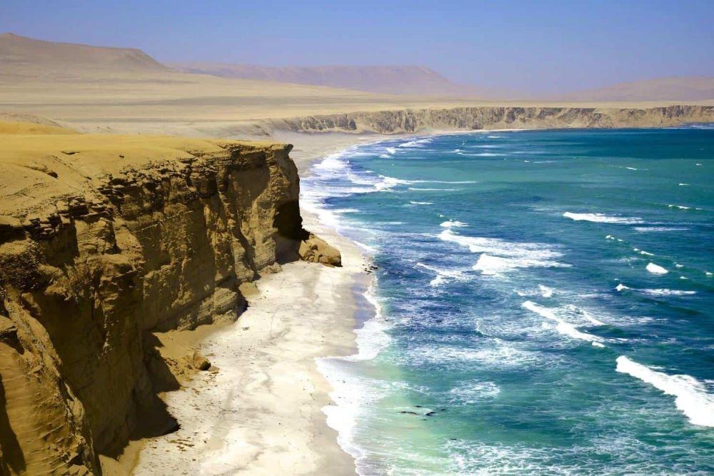 peru_pisco_paracas_beach_cliff