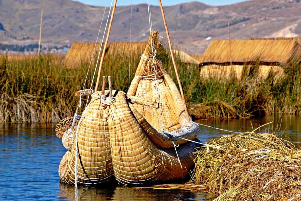 peru_titicaca_lake_boat-of-straw