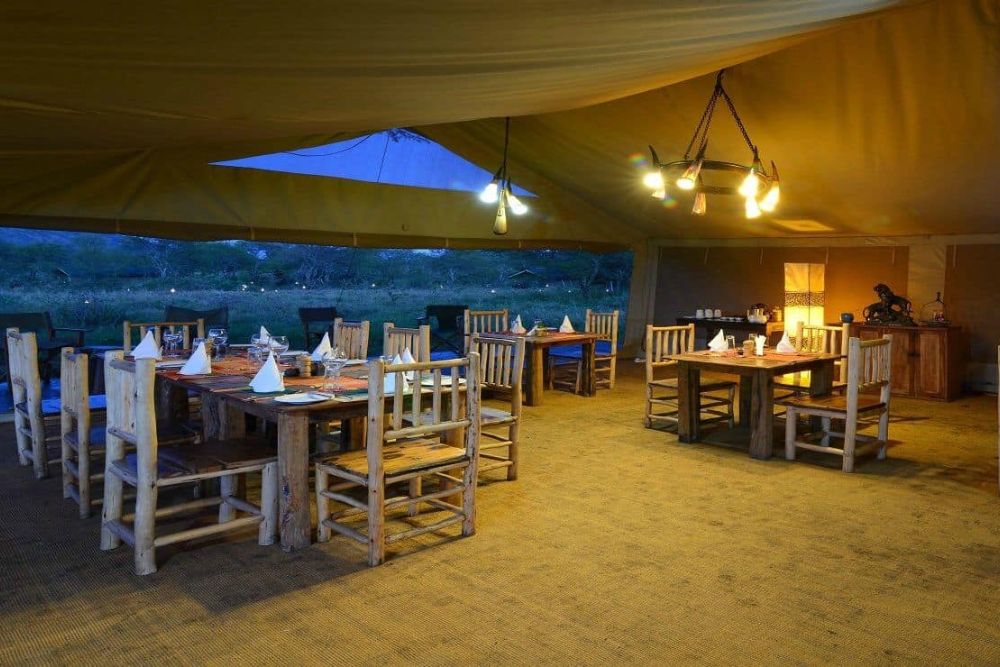 Asanja_Africa_Tented_Camp_dining_room