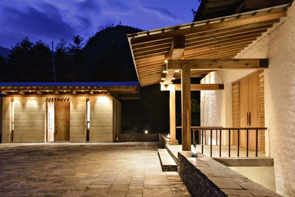 bhutan_amankora-paro-hotel-courtyard