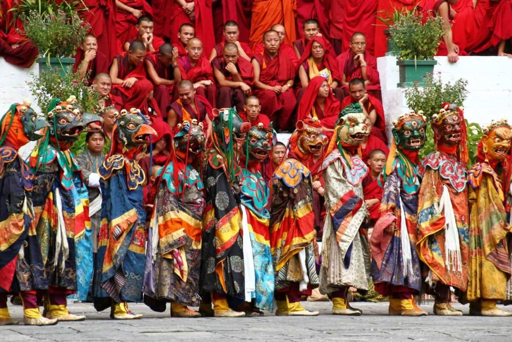 bhutan_festival_monks_audience