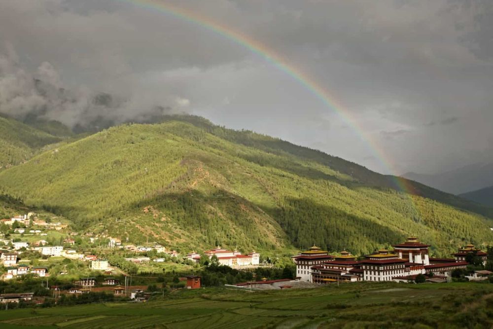 bhutan_tashichhodzong-thimphu_rainbow