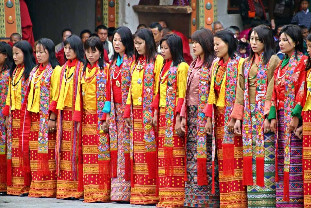 bhutan_women_in_traditional_clothes