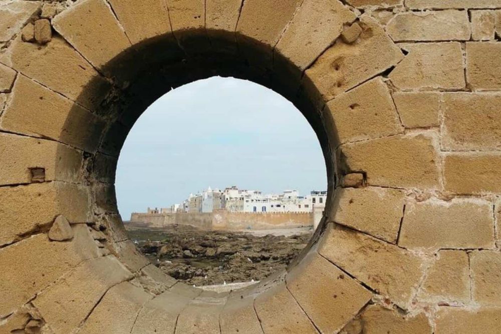 Essaouira-view_through_wall