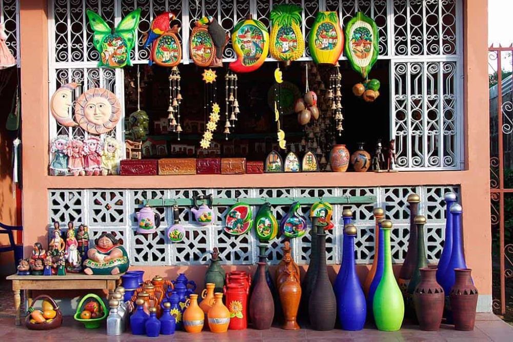 Nicaragua-journey_market_art_vases
