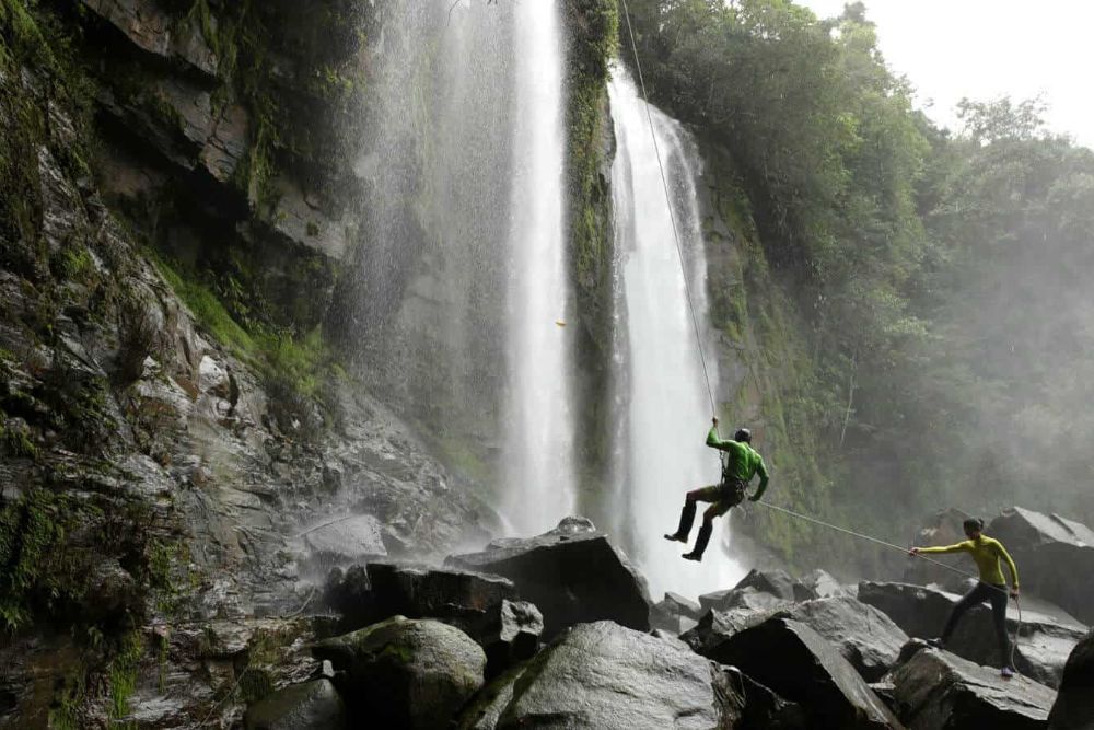 climbing_Costa-Rica-waterfall