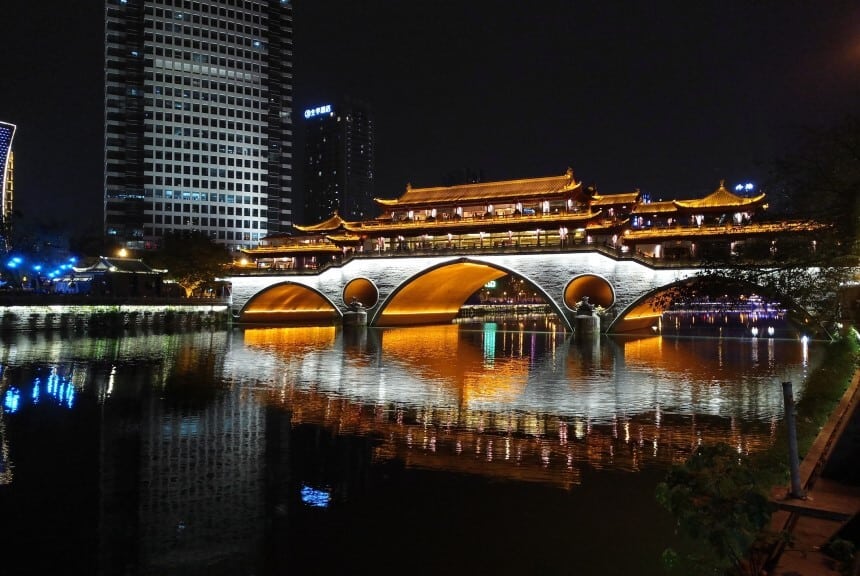 Chengdu_bridge_at_night