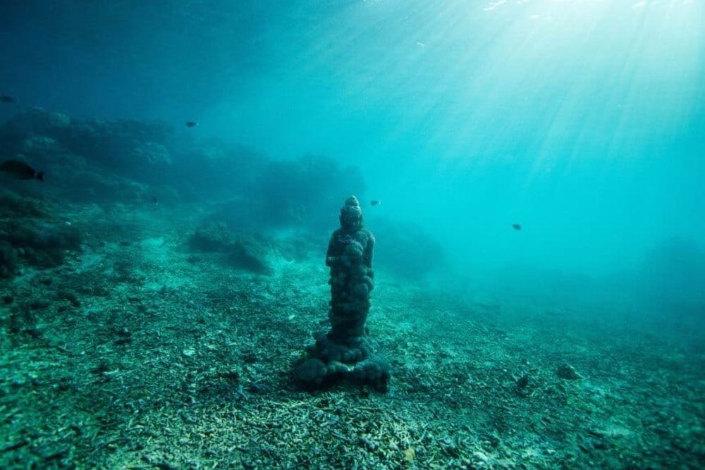 statue_under_water
