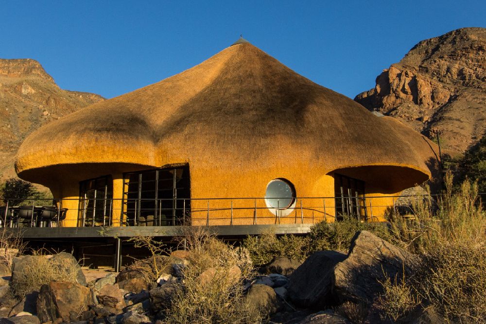 Nest-Namibia-hut