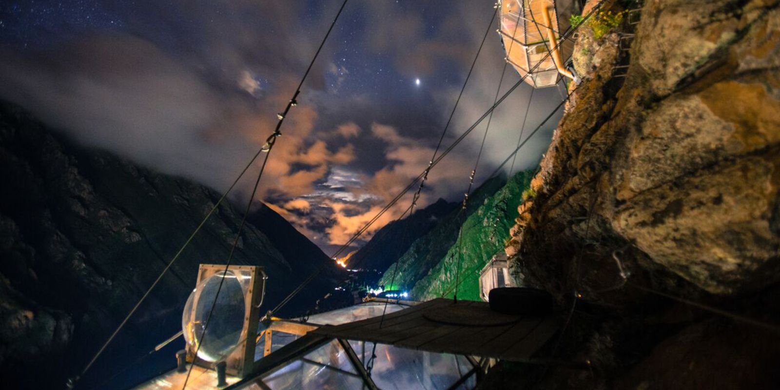Peru_sky_lodge_at_night