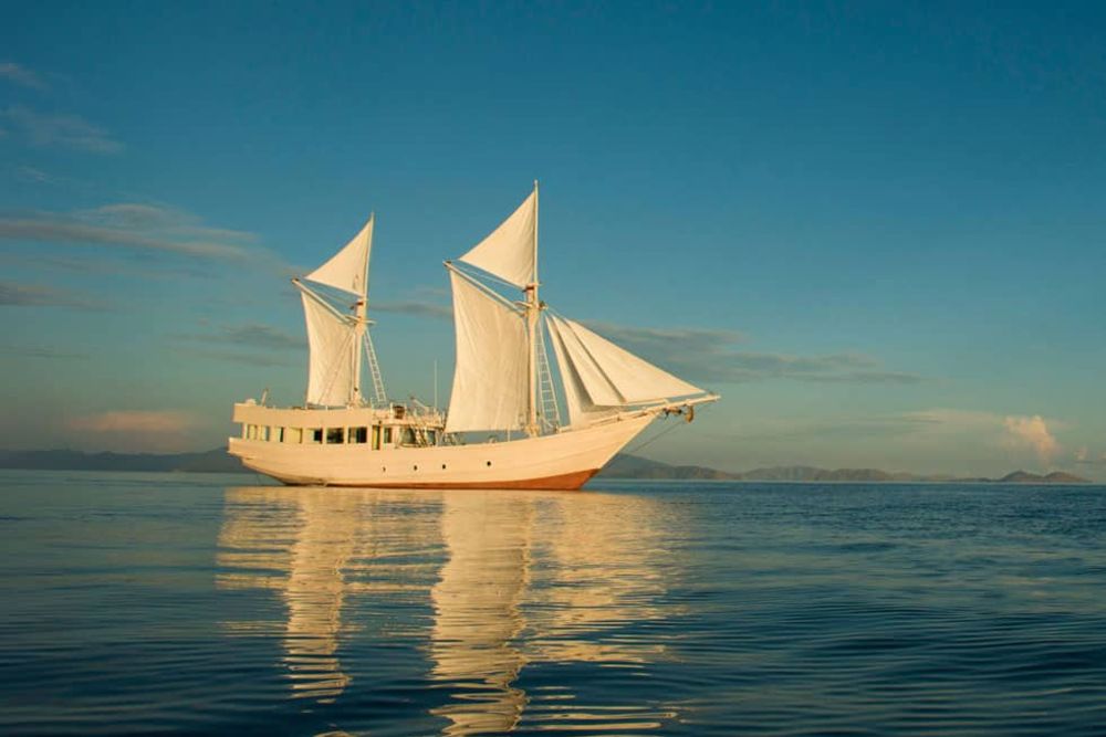 indonesia_sailing_boat