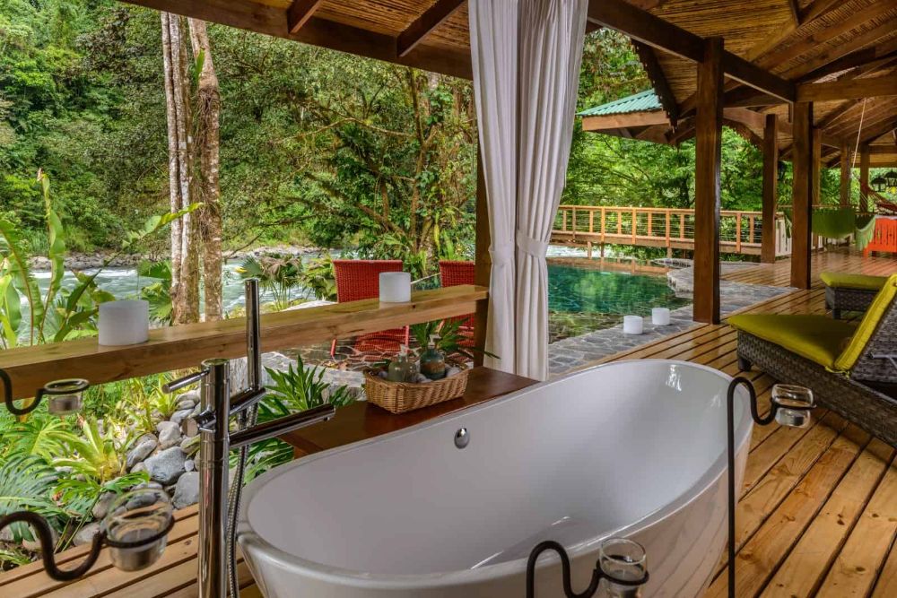 Costa Rica Pacuare Lodge bathtub