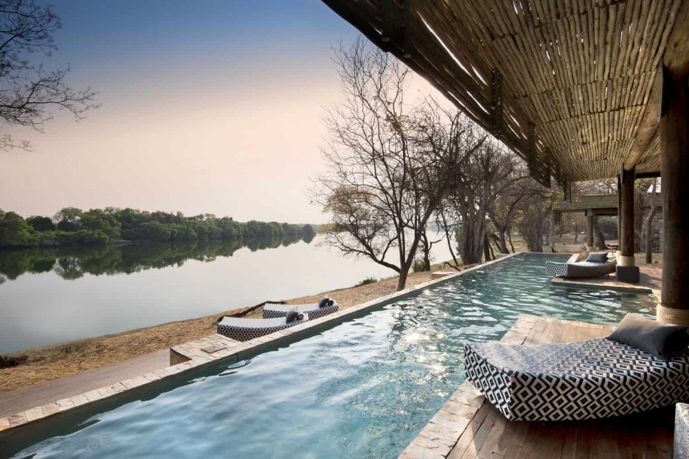 Simbabwe_luxury_resort_pool