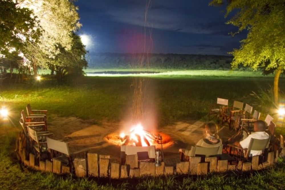 Zimbabwe_Ivory-Lodge-bonfire