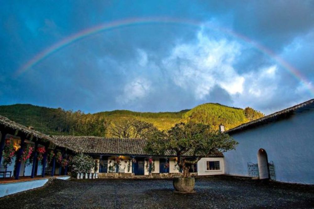 ecuador-hotel-hacienda-zuleta_rainbow