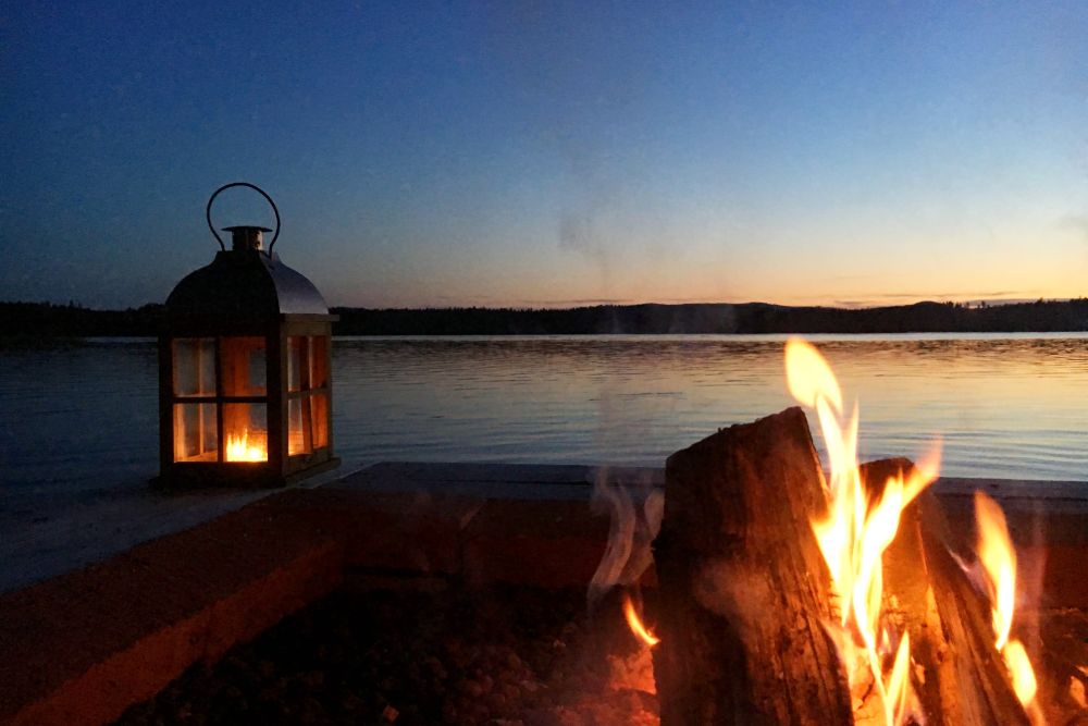 lapland_lake_bonfire