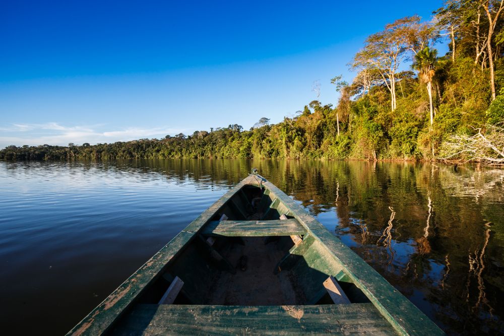 amazon_wooden_boat_river