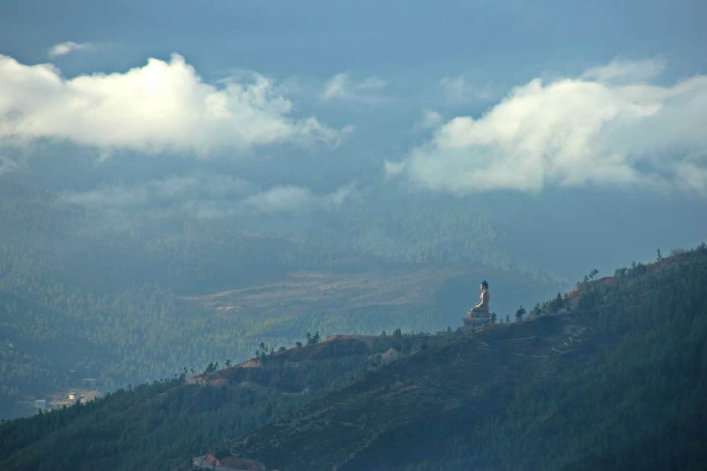 bhutan_buddha_at_mountain