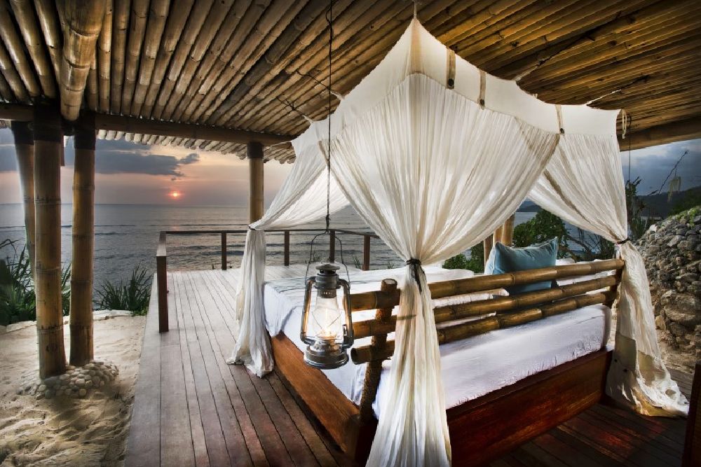 indonesia_luxury_outdoor_bedroom