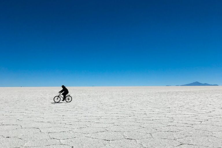 Mit dem Fahrrad über den größten Salzsee der Welt