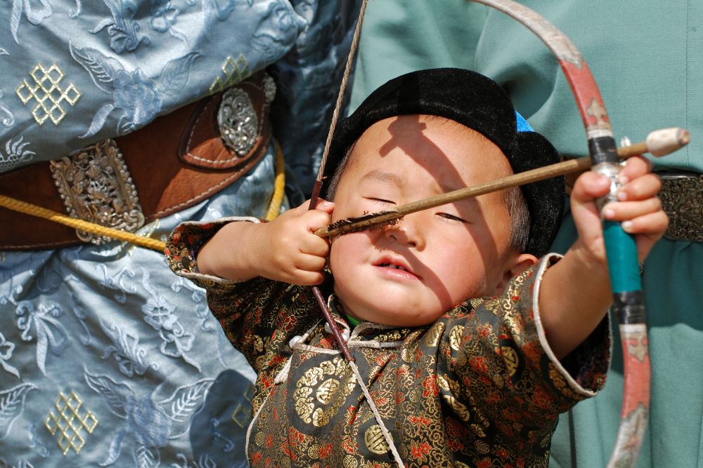 bhutan_child_bow_and_arrow