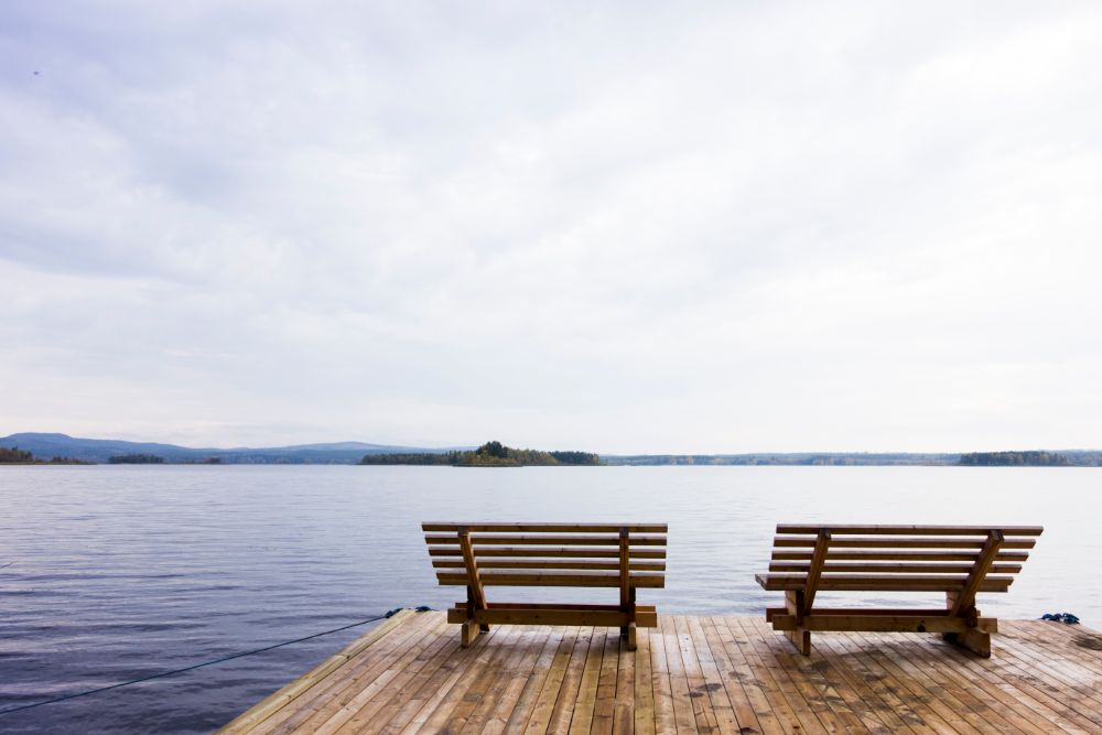 bench_lake_lapland