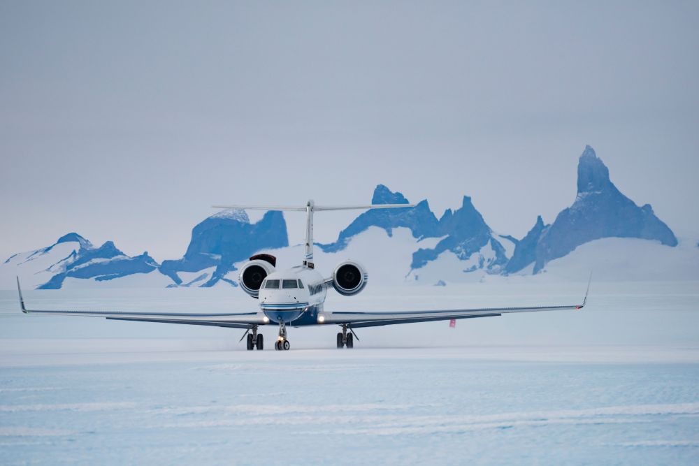 private_jet_antarctic_luxury_travel